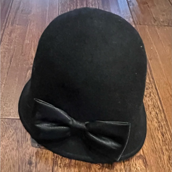 Gymboree Small black stylish wool cloche hat with bow, never worn, tags removed. - Picture 1 of 2